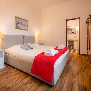 Novella House Pensión Florencia